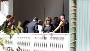 Τραγωδία στην Ηλιούπολη: Στο ΚΑΤ μεταφέρεται το κορίτσι που έπεσε από τον 6ο όροφο πολυκατοικίας - Εξαιρετικά κρίσιμη η κατάστασή της