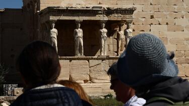 Με τη νέα γαλλική νομοθεσία επιτρέπεται η επιστροφή θραυσμάτων του Παρθενώνα από το Λούβρο