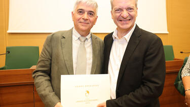 Ηράκλειο: Συγκίνηση στην απονομή του Βραβείου «Νίκος Καζαντζάκης» στον καθηγητή Στ. Κακλαμάνη - Βίντεο & φωτογραφίες