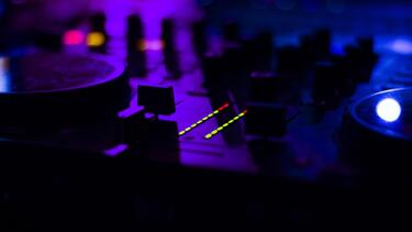 Dj
