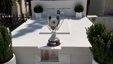 ΟΦΗ: Η ΠΑΕ πήγε στο μνήμα του Θεόδωρου Βαρδινογιάννη το Κύπελλο