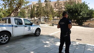 Επίθεση, Μαχαίρι, Ακρόπολη