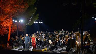 Το κρητικό κοινό αποθέωσε την Κρατική Ορχήστρα σε "Γκουβερνιώτισσα" και Χανιά