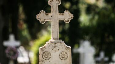 “Έλλειψη καθαριότητας και σεβασμού στους κεκοιμημένους, στο Νέο Κοιμητήριο”