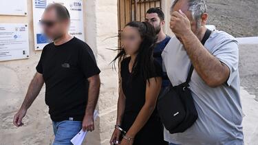 Σύρος, Δολοφονία, Διασώστρια