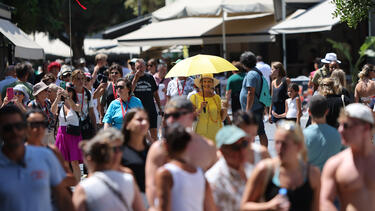 zesti_kafsonas_touristes