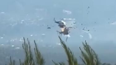 Σοκαριστικό video: Η στιγμή της σύγκρουσης των δύο πυροσβεστικών ελικοπτέρων