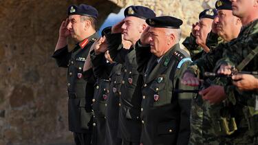 Έπαρση Σημαίας, Κούλες