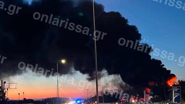  Φωτιά σε εργοστάσιο πλαστικών ειδών στη Λάρισα – Ήχησε το 112 λόγω καπνών 