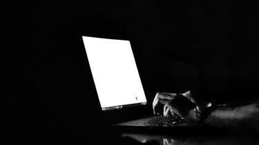 Πάτρα: Χειροπέδες σε καθηγητή μετά από καταγγελία πρώην μαθήτριάς του - Βρέθηκε υλικό παιδικής πορνογραφίας στην κατοχή του