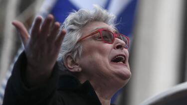 Αφροδίτη Μάνου: «Δεν έχω τίποτα με τον Μαζωνάκη», τονίζει και κάνει λόγο για αναλφαβητισμό, ο φθόνος και ξεπεσμός