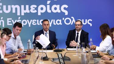 Πώς θα γίνει η σταδιακή μείωση της λιανικής τιμής ρεύματος κατά 30% - Η εξειδίκευση των μέτρων