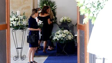 Πλήθος κόσμου στο «ύστατο χαίρε» στην Μαργαρίτα Παπανδρέου - «Αγάπησε την Ελλάδα και πάλεψε για αυτήν»