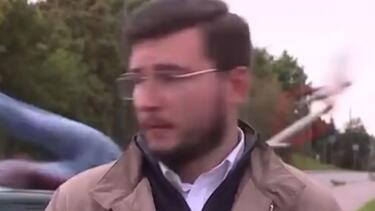 Πολωνία: Αυτοκίνητο παρέσυρε 14χρονη με ηλεκτρικό πατίνι την ώρα ζωντανού ρεπορτάζ για άλλο τροχαίο (Βίντεο)