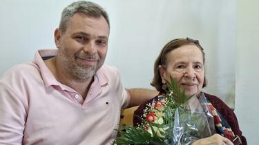 Η Αλκυόνη Παπαδάκη στο Δημοτικό Γηροκομείο Χανίων: Μια συνάντηση με τις λέξεις και τη ζωή!