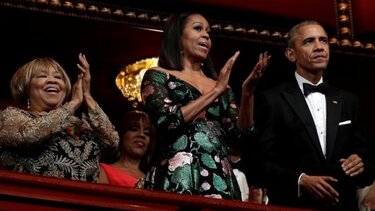 Μπαράκ Ομπάμα: Θα πάει στην ορκωμοσία του Τραμπ χωρίς την Μισέλ