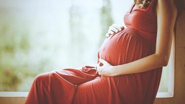 ΕΟΦ: «Καμία απόδειξη ότι η λήψη παρακεταμόλης στην εγκυμοσύνη προκαλεί αυτισμό στο παιδί»