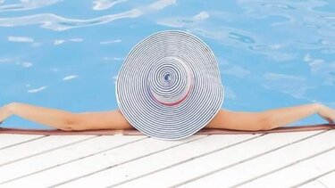 Ελβετικός δήμος απαγόρευσε την είσοδο αλλοδαπών στις δημόσιες πισίνες