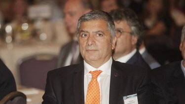 Ο Γιώργος Πατούλης και η Νάνσυ Κοιλού ανεβαίνουν σήμερα τα σκαλιά της εκκλησίας