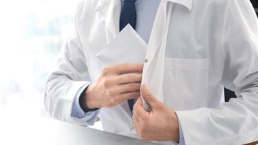 Ιπποκράτειο: Σε αναστολή ο διευθυντής της καρδιοχειρουργικής για φακελάκι