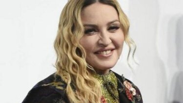 Η Μαντόνα αγκαλιά με τον 28χρονο σύντροφό της στην Ιαπωνία