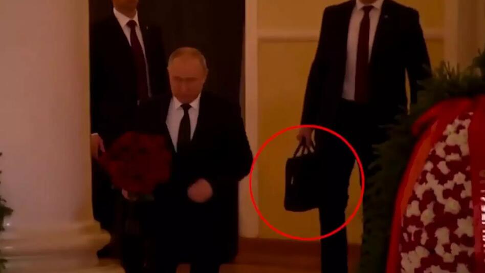 Παγκόσμιος προβληματισμός: Ο Πούτιν κυκλοφορεί με το βαλιτσάκι των πυρηνικών;