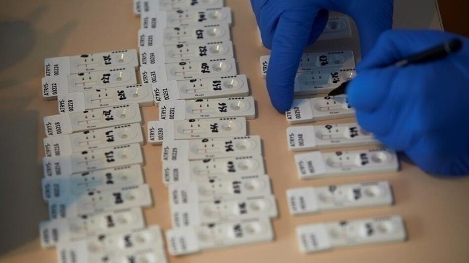 Rapid tests: Πού θα διενεργούνται την Τετάρτη