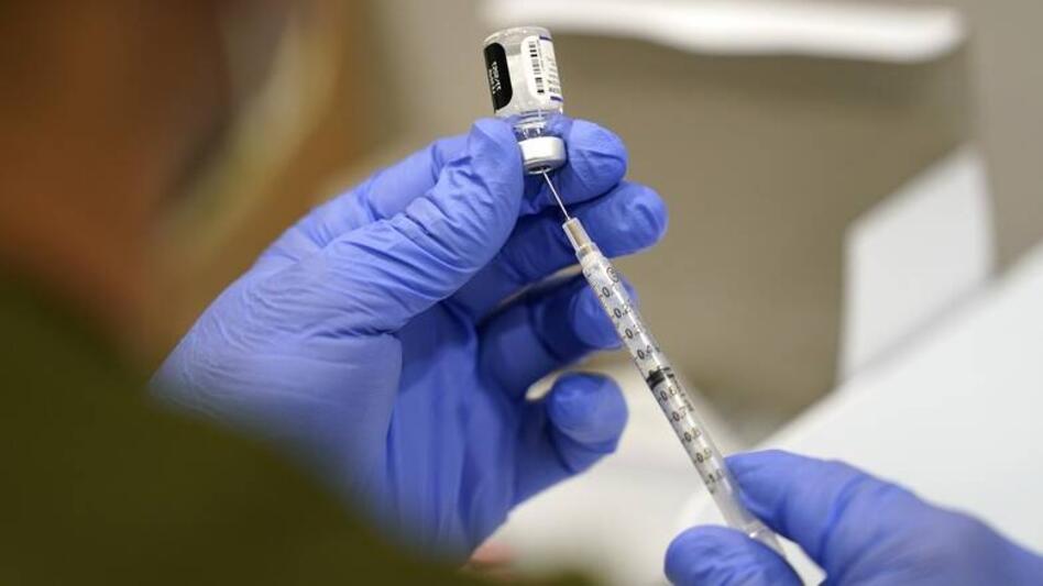 Pfizer και BioNTech ανακοίνωσαν δοκιμές εμβολίου που αντιμετωπίζει μέχρι την υποπαραλλαγή BA.2 Omicron