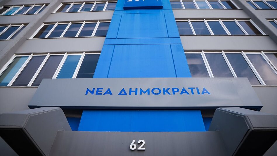 Η διάψευση για πρόωρες εκλογές δε σταματά τις περιοδείες 