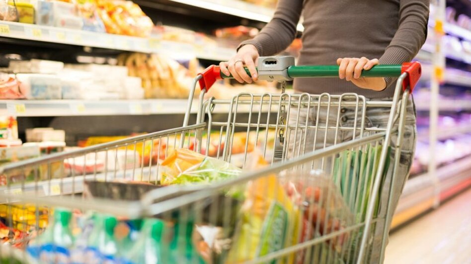Δύο στους τρεις Έλληνες βάζουν «ψαλίδι» σε ρεύμα - τρόφιμα!