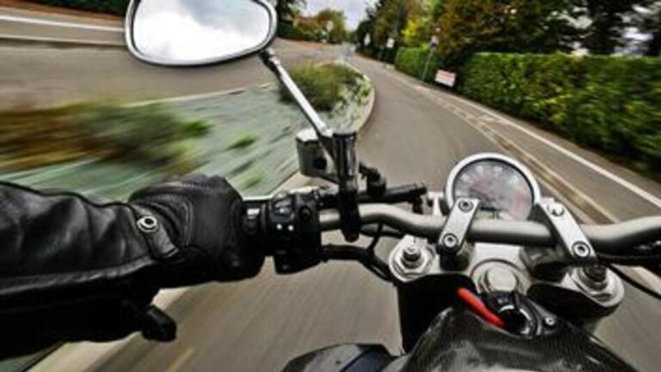 Γλίτωσε τα χειρότερα ο οδηγός μετά την εκτροπή