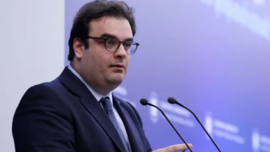 Ατύχημα για τον Κυριάκο Πιερρακάκη