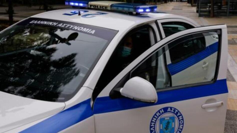 Τροχαίο πάνω στο τροχαίο - Aυτοκίνητο κατέληξε σε... περιπολικό!