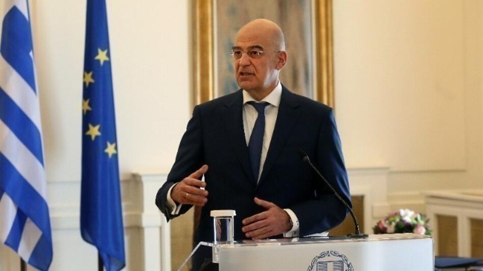 Θετικός στον κορωνοϊό ο Ν. Δένδιας