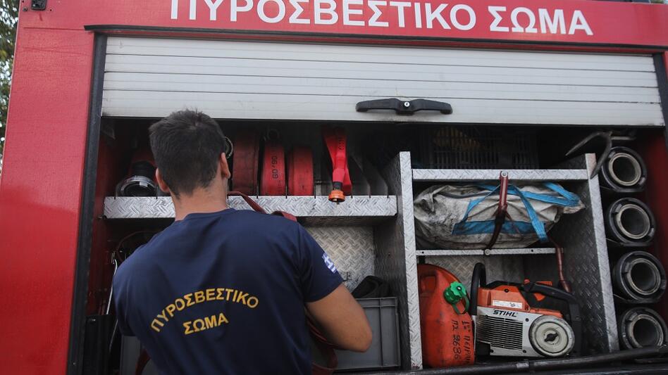Φωτιά σε υπόγειο δημόσιας υπηρεσίας κινητοποίησε την Πυροσβεστική