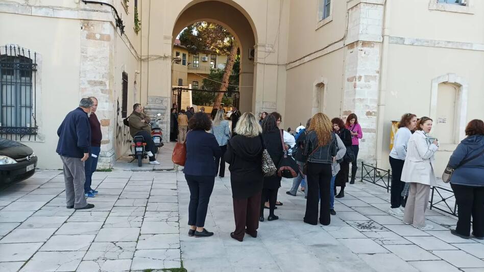 Χειροπέδες σε 51χρονο για το τηλεφώνημα για βόμβα στα δικαστήρια Χανίων
