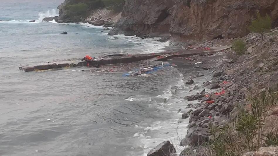 Κομμάτια έγινε το μισοβυθισμένο πλοίο στην Αγ. Ρουμέλη!