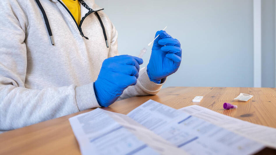 ΕΟΔΥ: Τί έδειξαν τα rapid tests της Τρίτης