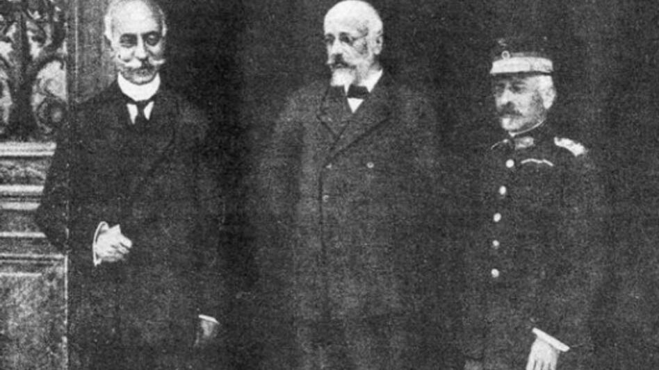 Η "Τριανδρία" και μια διχασμένη χώρα, για άλλη μια φορά