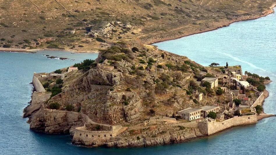 Παρέμβαση της Κ. Σπυριδάκη για τις "απαράδεκτες αυξήσεις" στα εισιτήρια σε Σπιναλόγκα και Δικταίο Άντρο