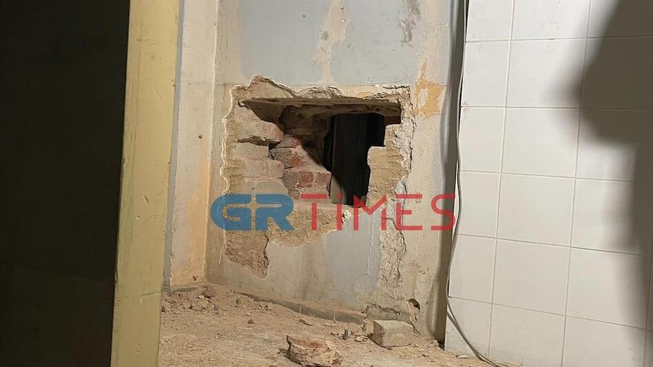 Ριφιφί σε κοσμηματοπωλείο – Οι διαρρήκτες άνοιξαν τρύπα στον τοίχο του διπλανού καταστήματος