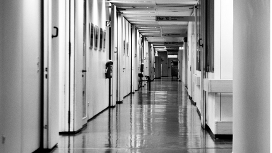 «Θα τα καταφέρουμε» λέει ο σύζυγος της 26χρονης που έχασε το χέρι της στην μηχανή του κιμά