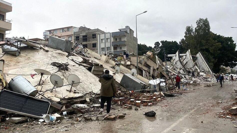Πάνω από 16.000 νεκροί σε Τουρκία και Συρία, σύμφωνα με νέο προσωρινό απολογισμό