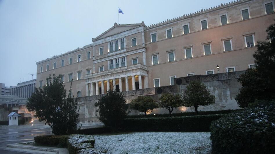 Κακοκαιρία «Μπάρμπαρα»: Κλειστή σήμερα η Βουλή λόγω του χιονιά 