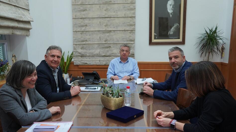 Για τα σεισμόπληκτα σχολεία συζήτησαν Αρναουτάκης - Φραγκάκης