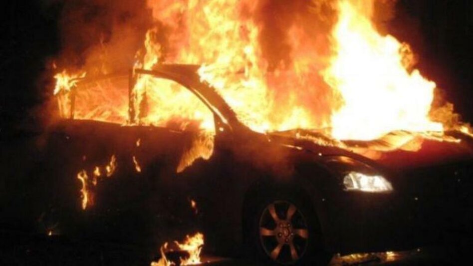 «Λαμπάδιασε» αυτοκίνητο τα ξημερώματα της Μ. Πέμπτης στη Φορτέτσα