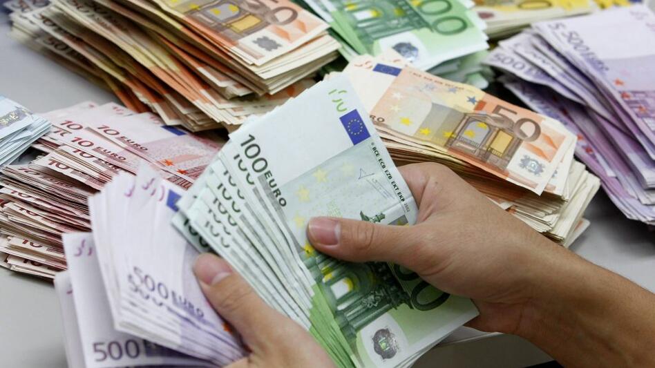 Συντάξεις Μαρτίου 2024: Πότε πάνε ταμείο οι συνταξιούχοι