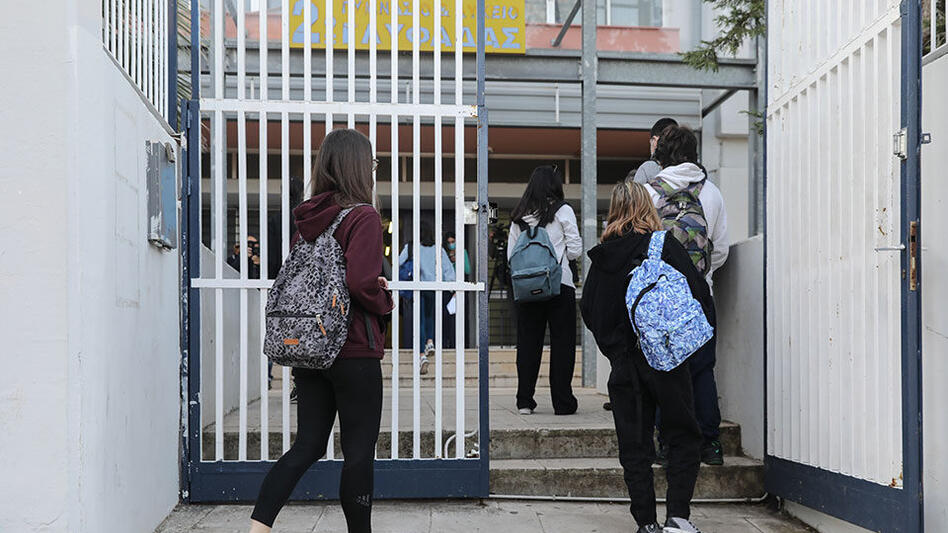 Διαμαρτυρία στην Περιφερειακή Διεύθυνση Εκπαίδευσης Κρήτης