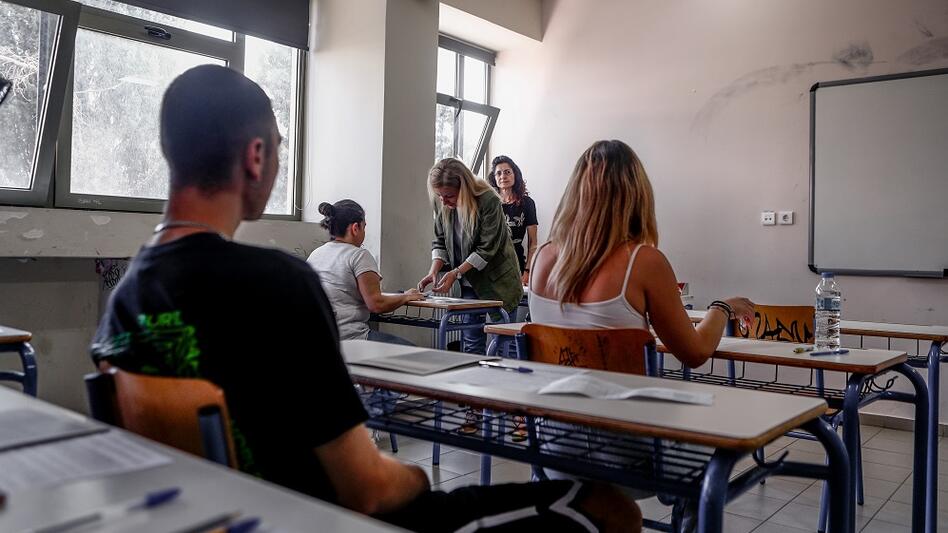 Αυτά είναι τα σημερινά θέματα των Πανελλαδικών εξετάσεων