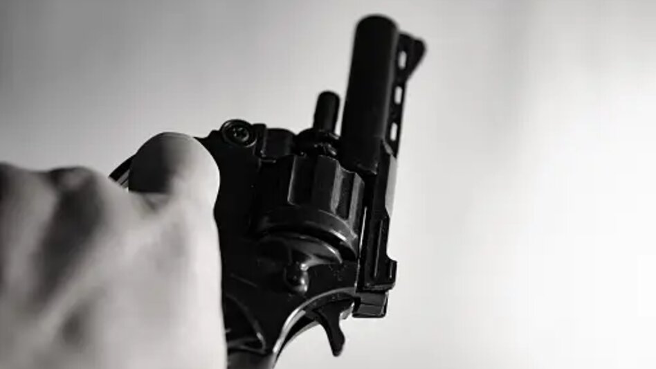 Ο γάμος του αστυνομικού, οι μπαλοθιές, η καταγγελία και η γυναίκα του Καίσαρα 